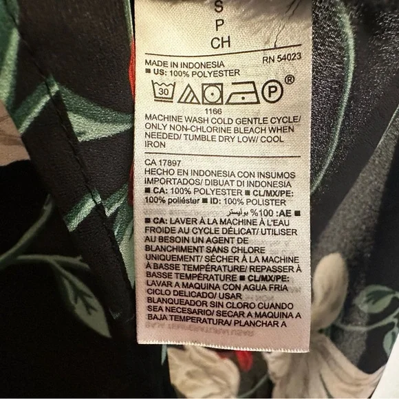 Old Navy |  Short Sleeve Floral Top, Size Small - Picture 6 of 7